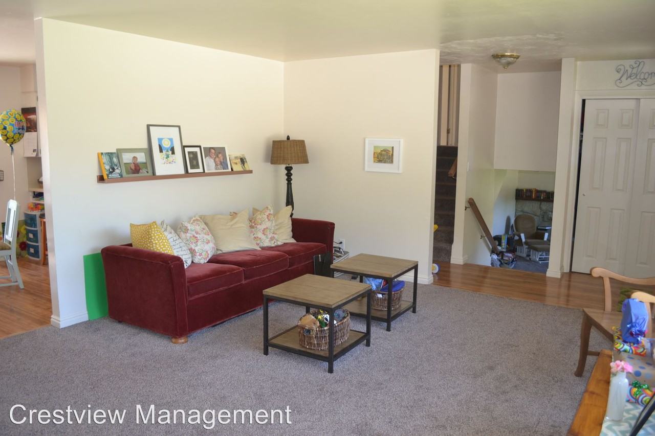 1066 E 500 N - Photo 2 of 19