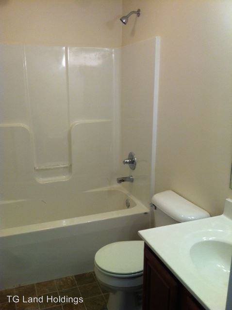 495 N Lee St - Photo 2 of 7