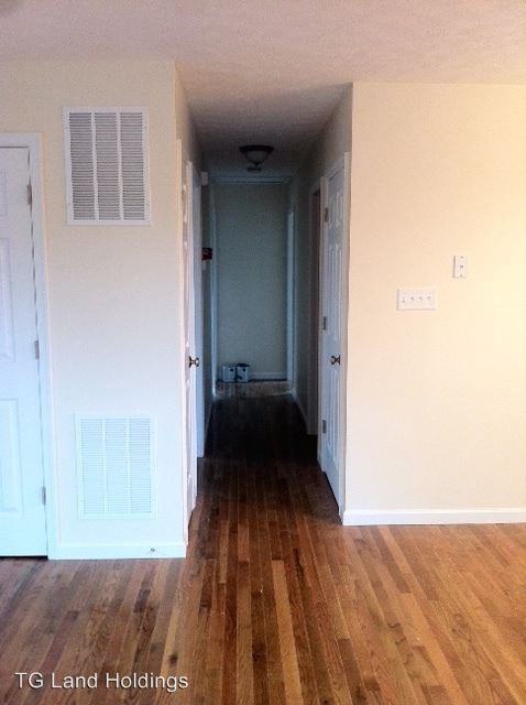 495 N Lee St - Photo 3 of 7