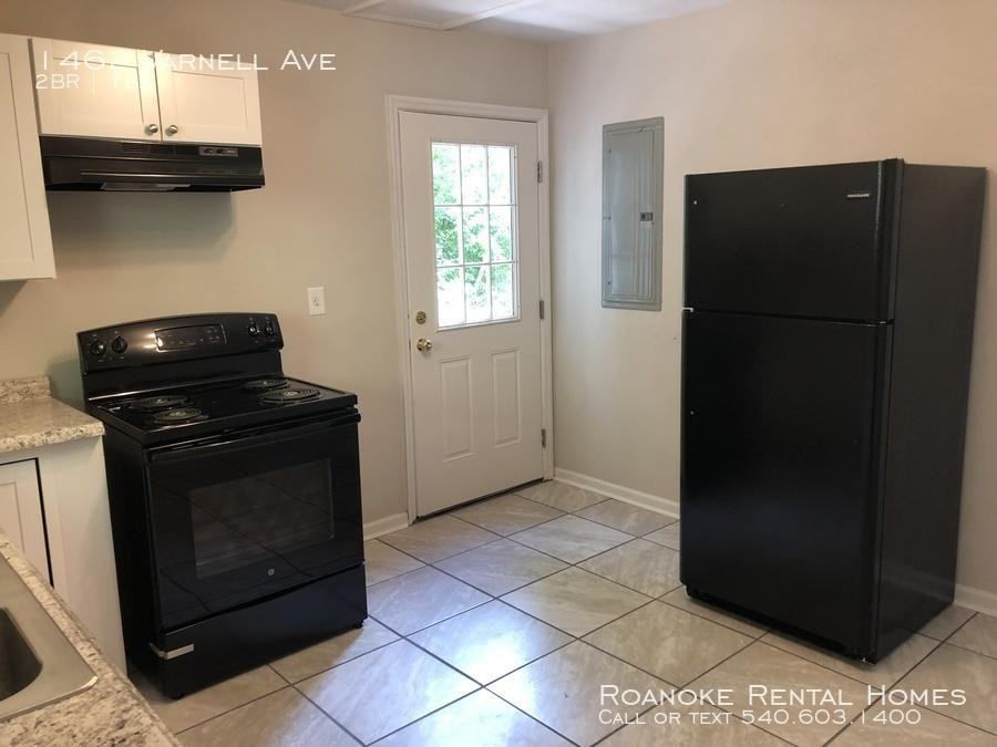 1462 Varnell Ave NE - Photo 3 of 8