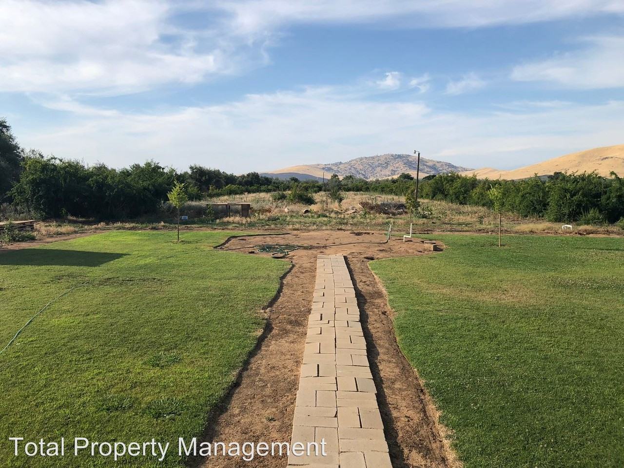 21356 Redwood Ave - Photo 2 of 36