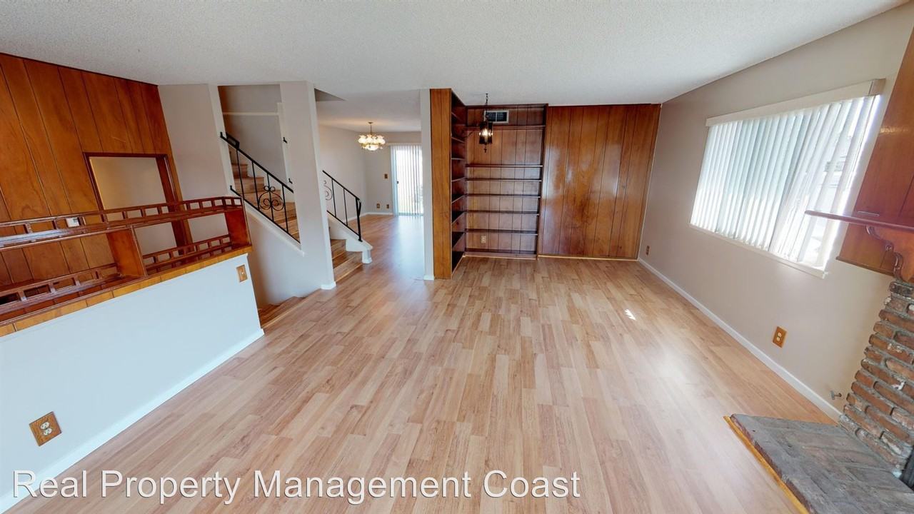 8270 Briarwood St - Photo 3 of 15