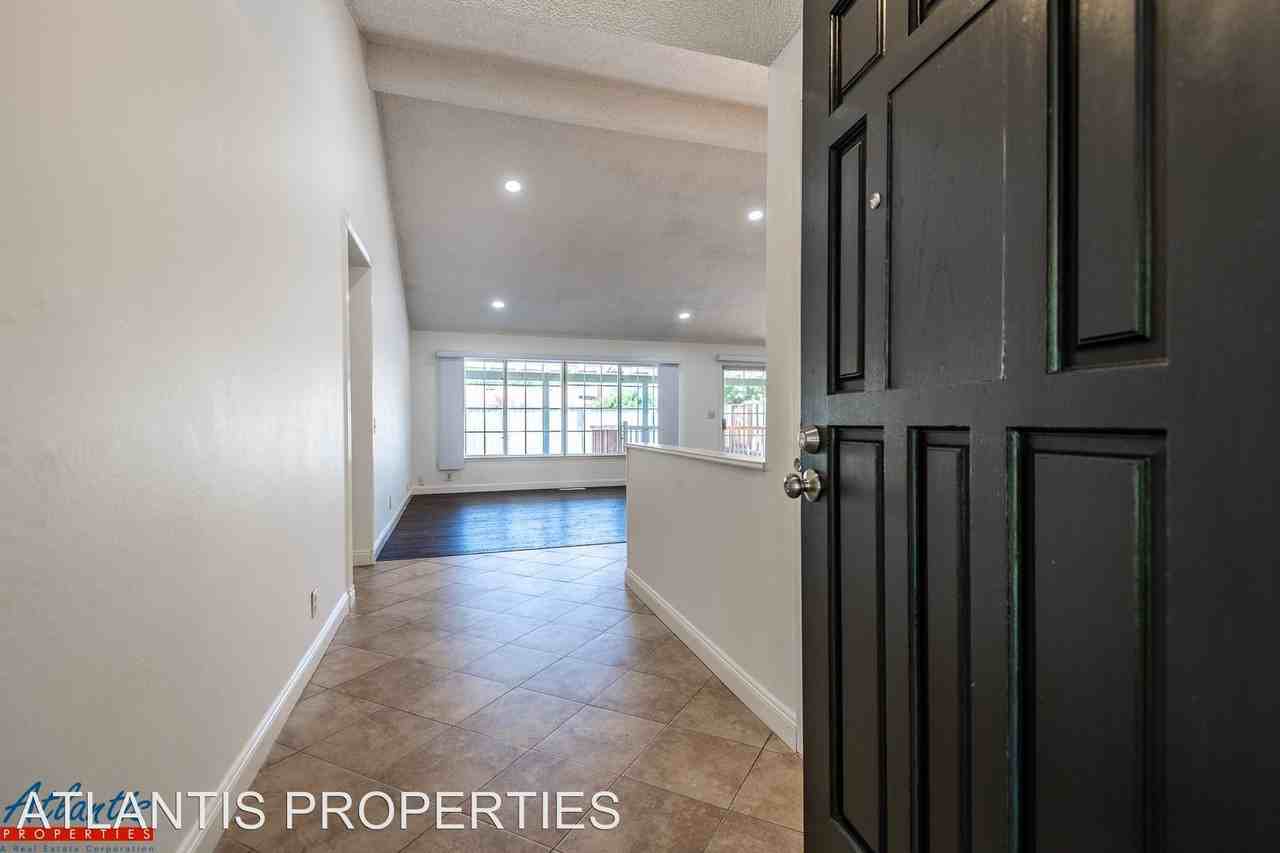 3101 Norwood Ave - Photo 3 of 18