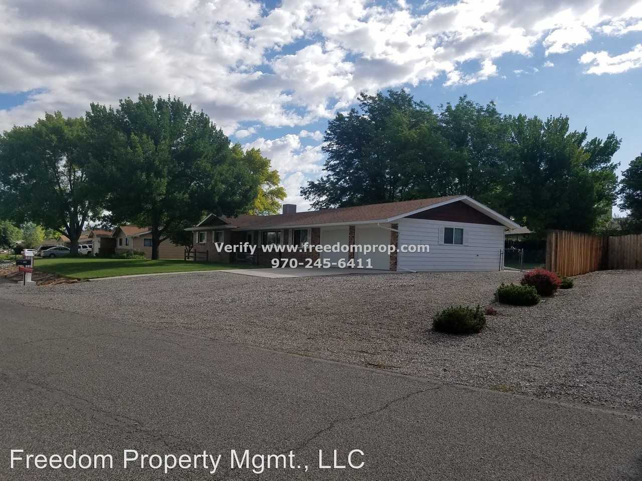 590 Rambling Rd - Photo 2 of 20