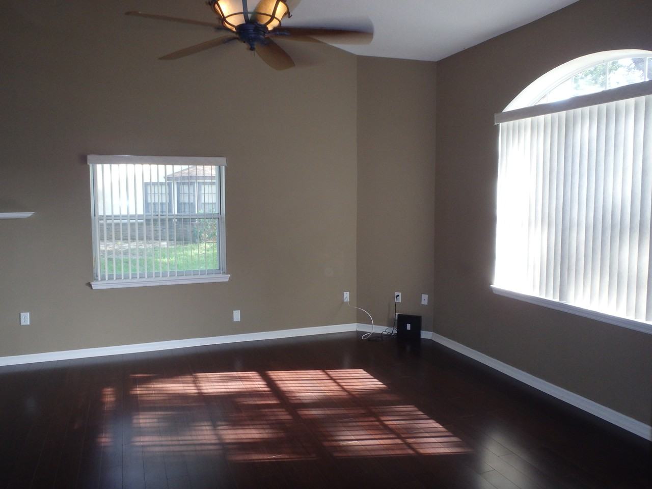 1030 Greenleaf Ct - Photo 3 of 18