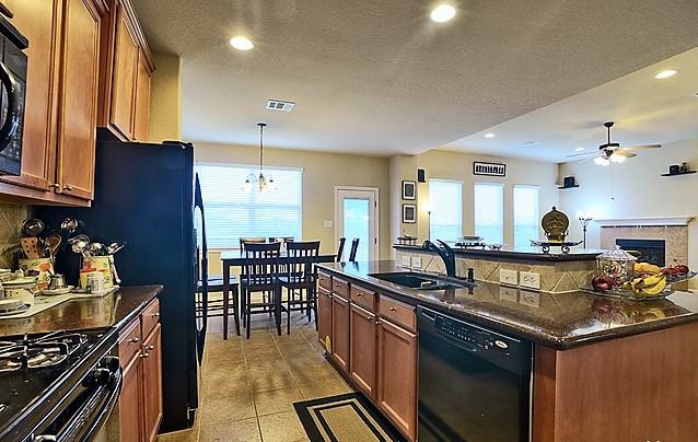 3714 Mendocino Park - Photo 4 of 17