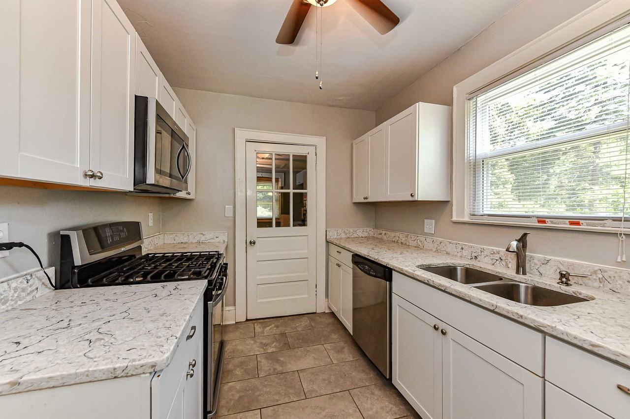 3105 Carol Ave - Photo 3 of 19