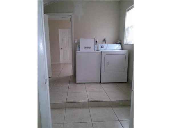 2741 NW 38th Terrace - Photo 3 of 6