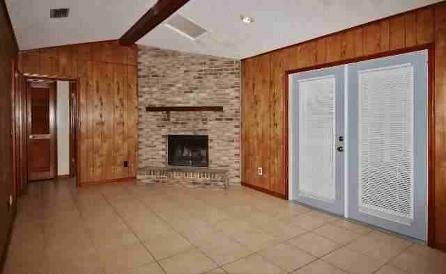 4863 Latimer Rd S - Photo 2 of 11