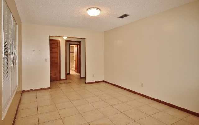 4863 Latimer Rd S - Photo 3 of 11