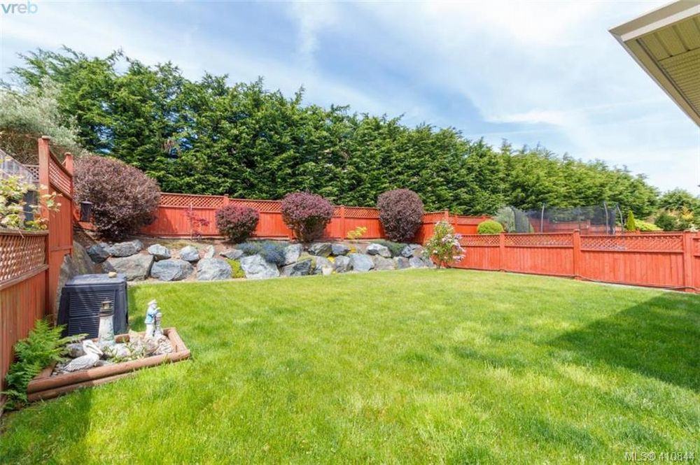 6590 Arranwood Drive - Photo 2 of 43