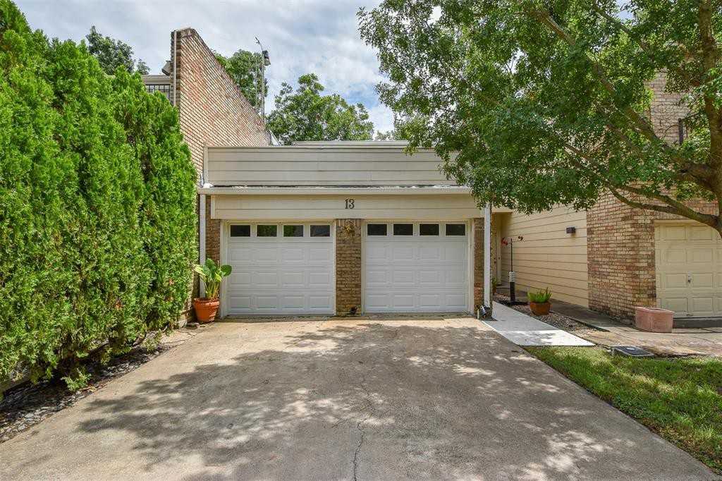 13 Townhouse Ct - Photo 2 of 32
