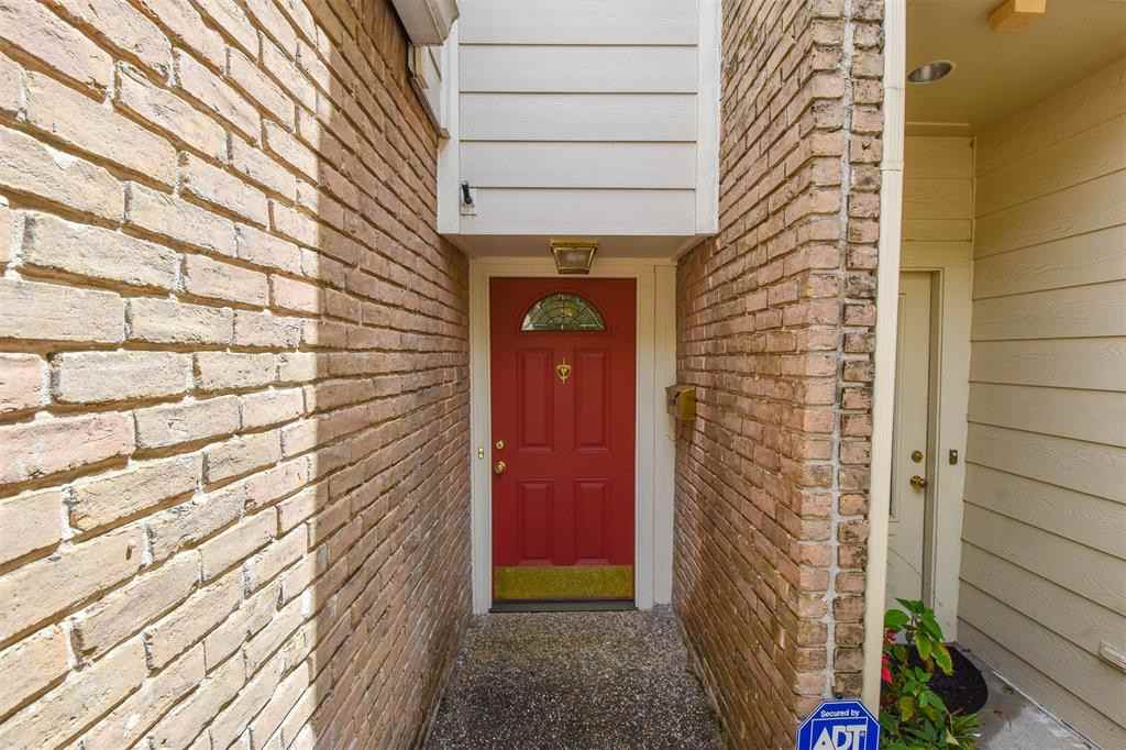 13 Townhouse Ct - Photo 3 of 32