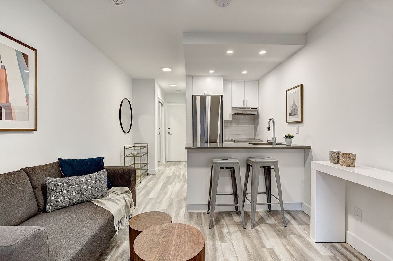 4530 Avenue Coloniale - Photo 3 of 22