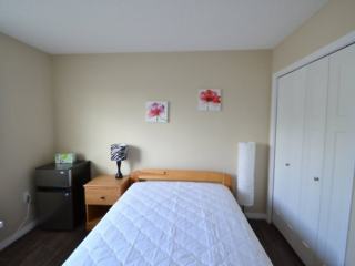 11333 University Avenue Edmonton Ab T6g 1y8 1 Bedroom