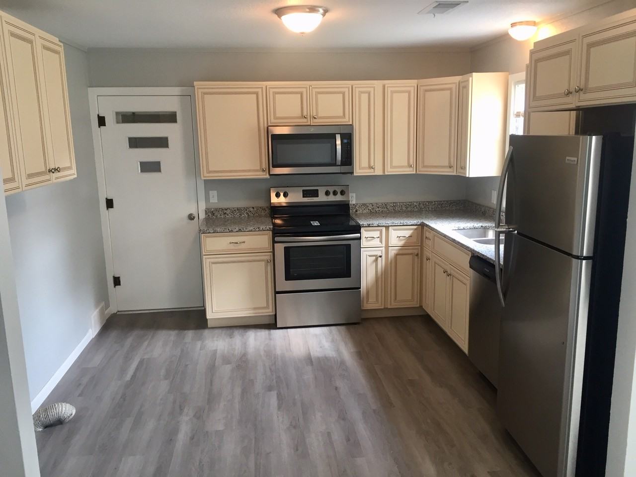 212 S Rutter Ave #1 - Photo 2 of 10