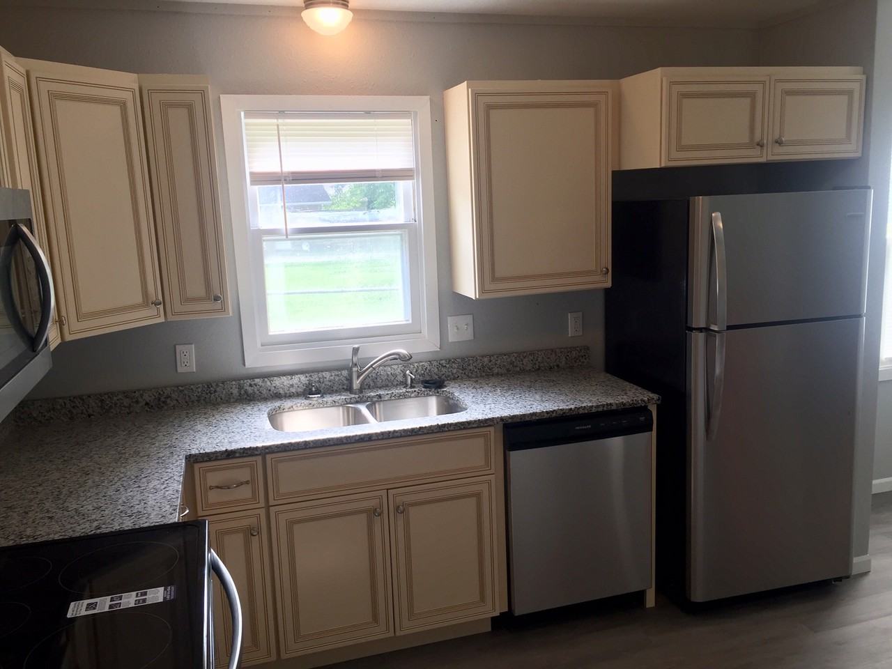 212 S Rutter Ave #1 - Photo 3 of 10