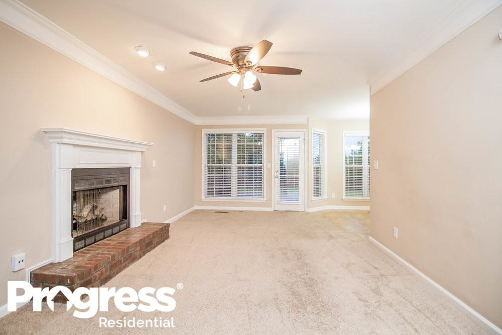 2705 Lydia Pl - Photo 2 of 18