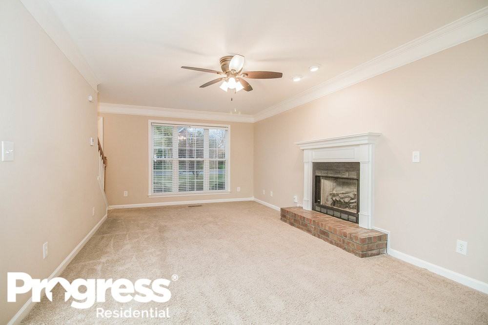 2705 Lydia Pl - Photo 3 of 18