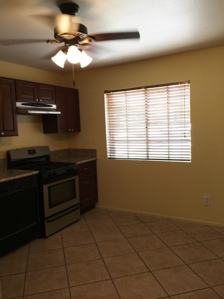 7110 Devon Ave - Photo 3 of 23