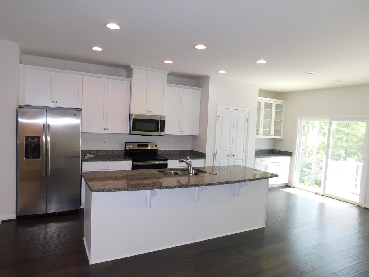 8633 Rosecrans Lane - Photo 2 of 26