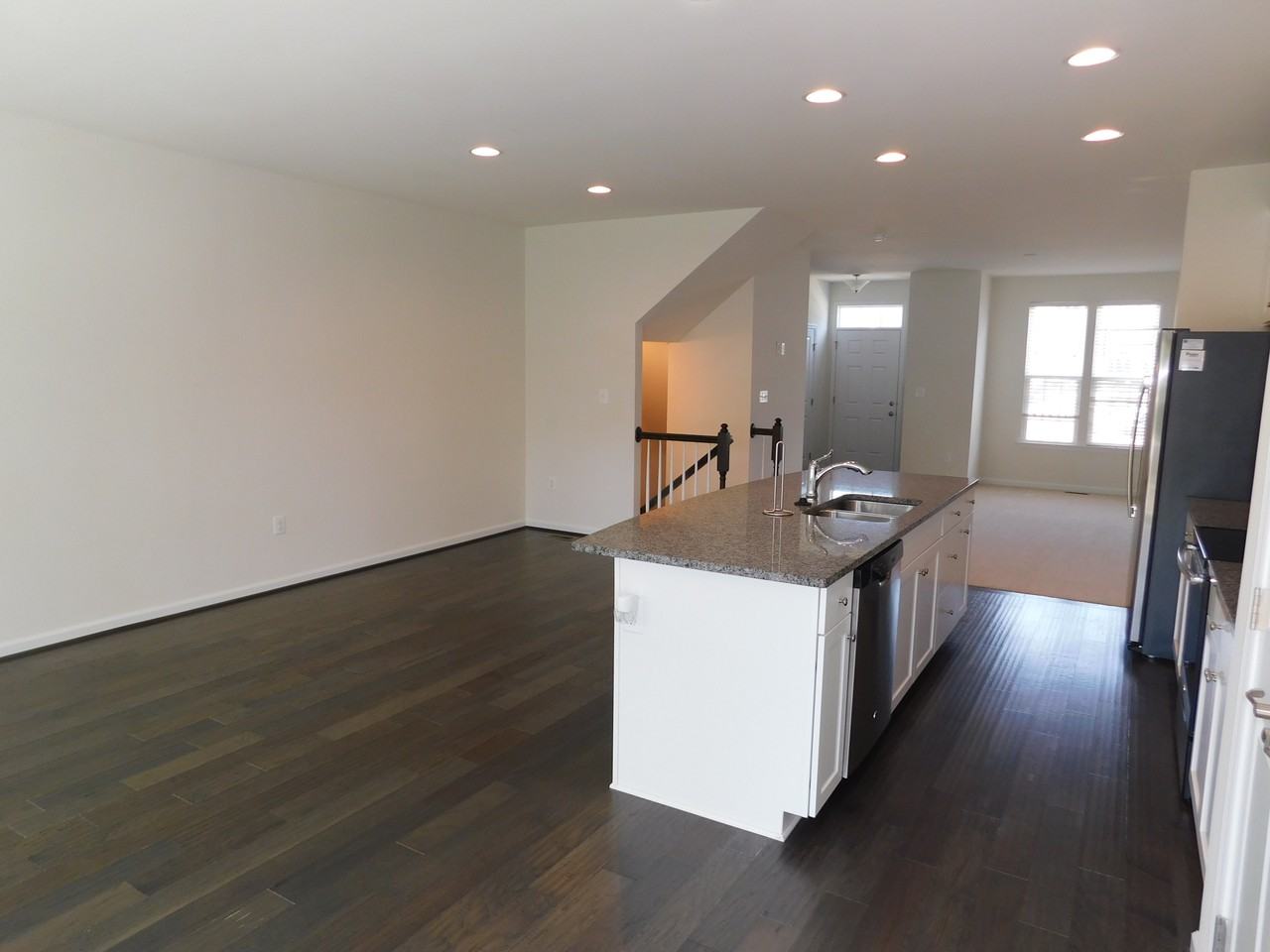 8633 Rosecrans Lane - Photo 3 of 26