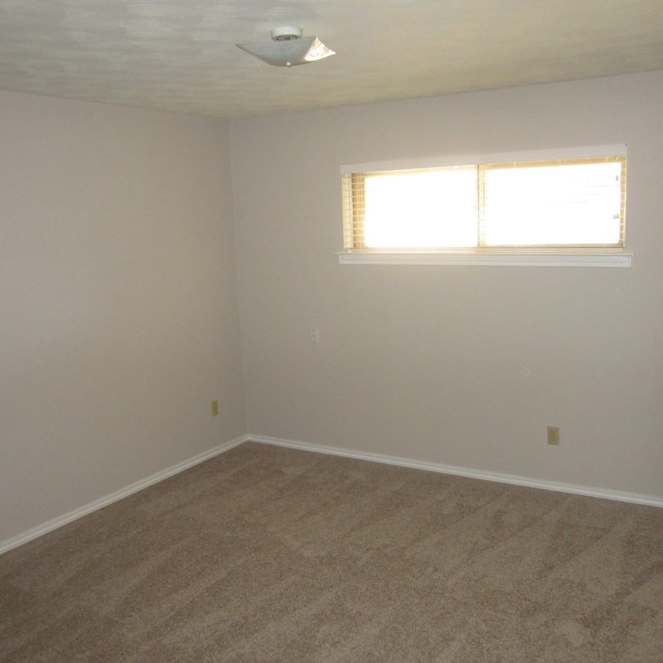 2612 Heatherwood Dr - Photo 2 of 8