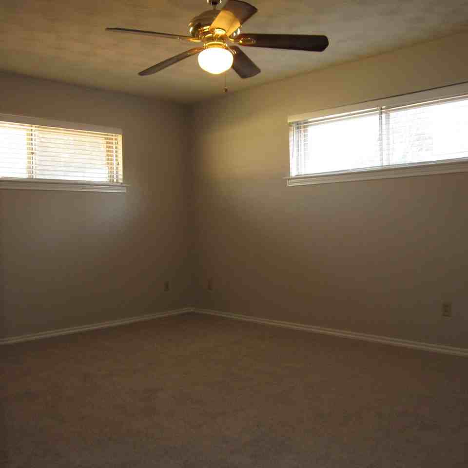 2612 Heatherwood Dr - Photo 3 of 8