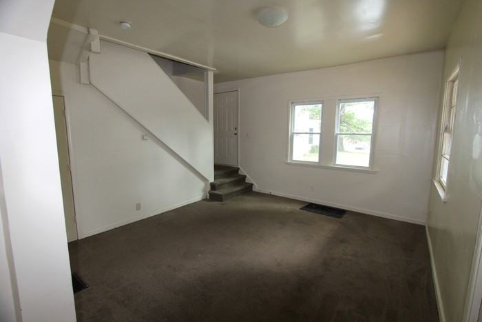 960 S Evans Ave - Photo 2 of 17