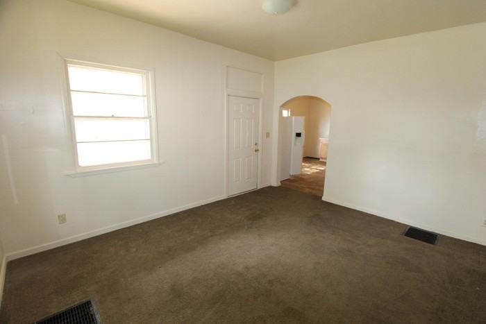 960 S Evans Ave - Photo 3 of 17