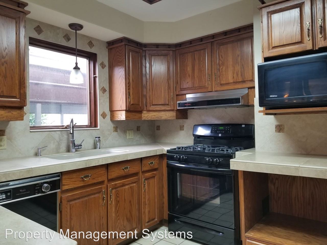 10043 NE Campaign St - Photo 3 of 50