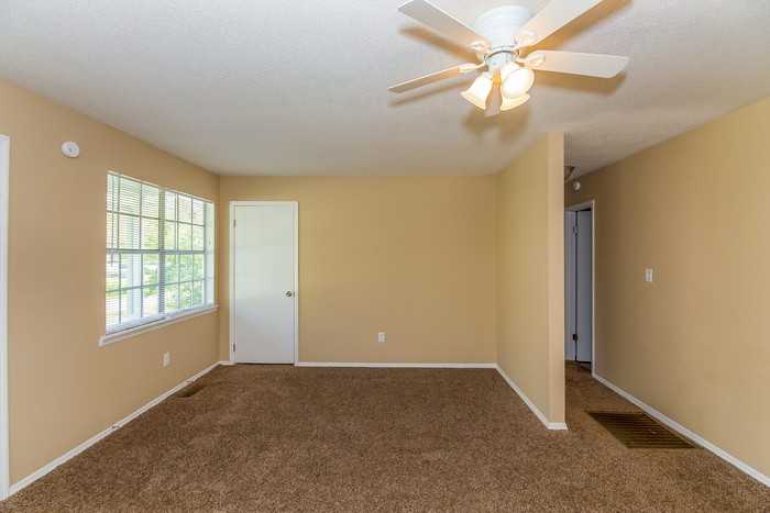4015 Goodwin Rd - Photo 3 of 8