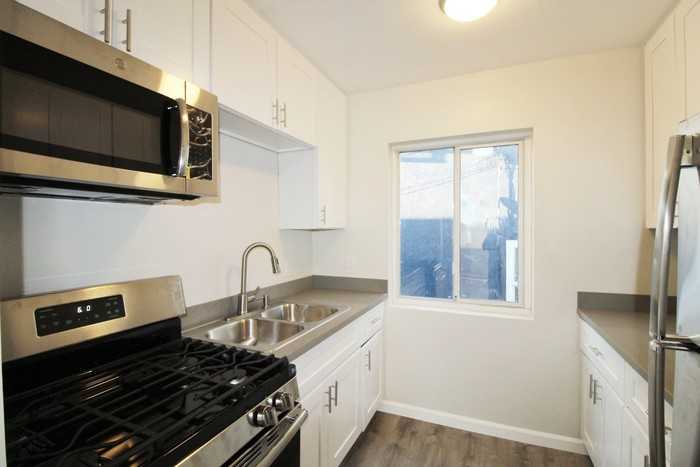 216 Fir St - Photo 2 of 21