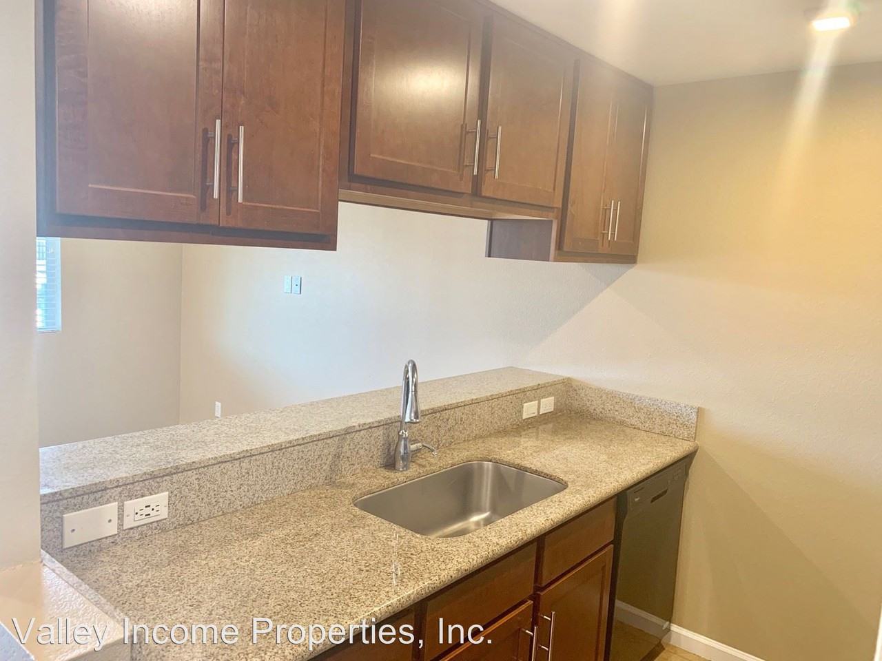 6220 W Ocotillo Rd - Photo 2 of 8