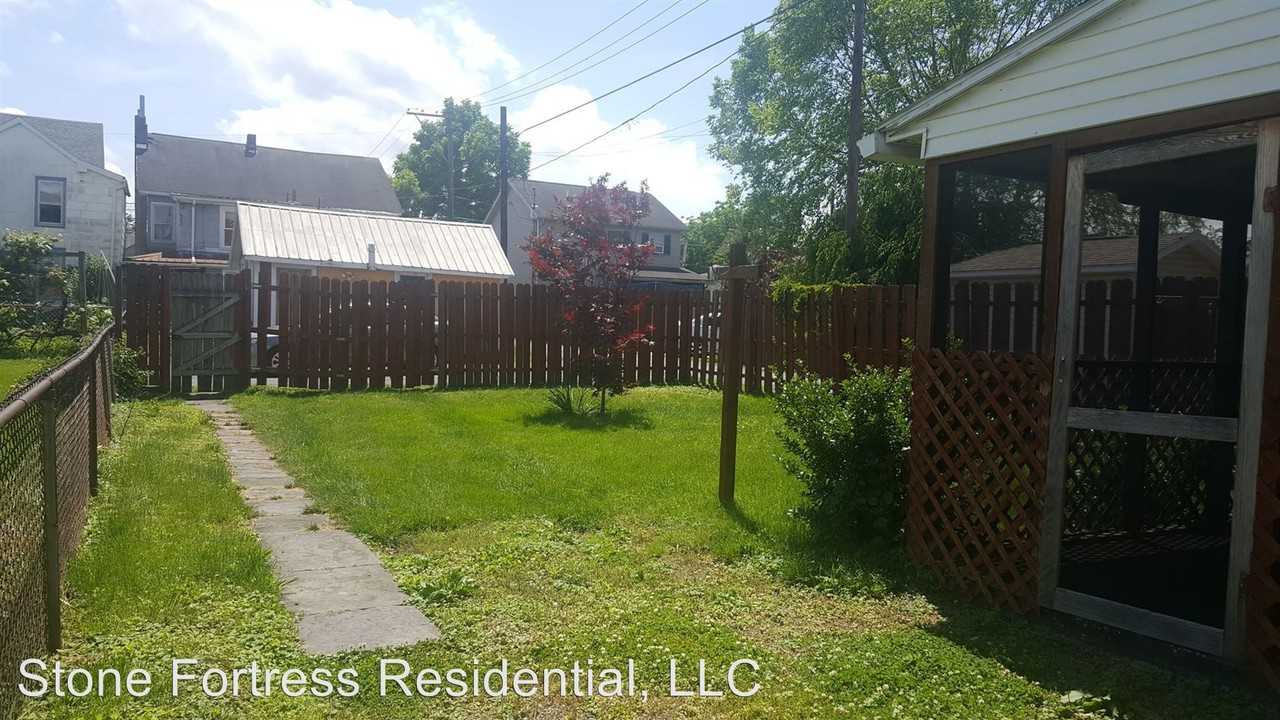 233 Walnut St - Photo 3 of 19