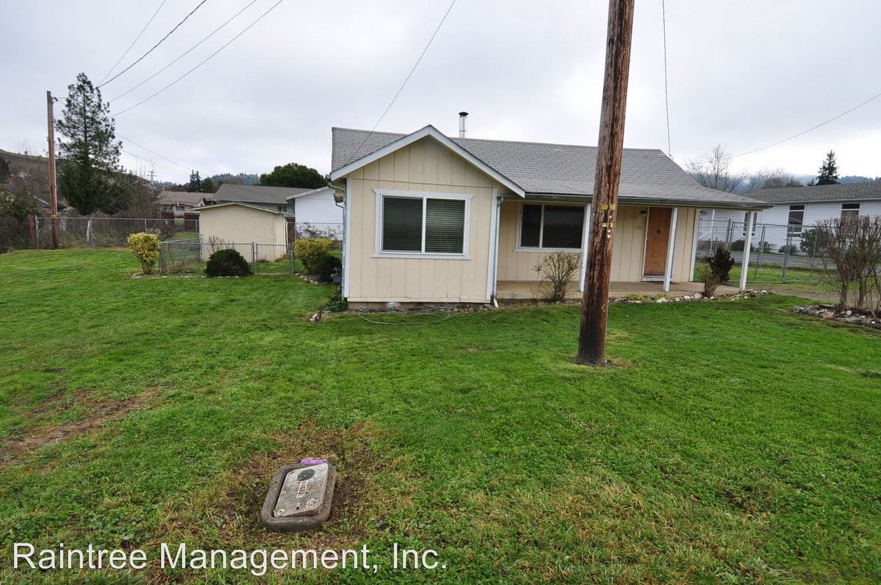 135 SE Neal Ln - Photo 2 of 5