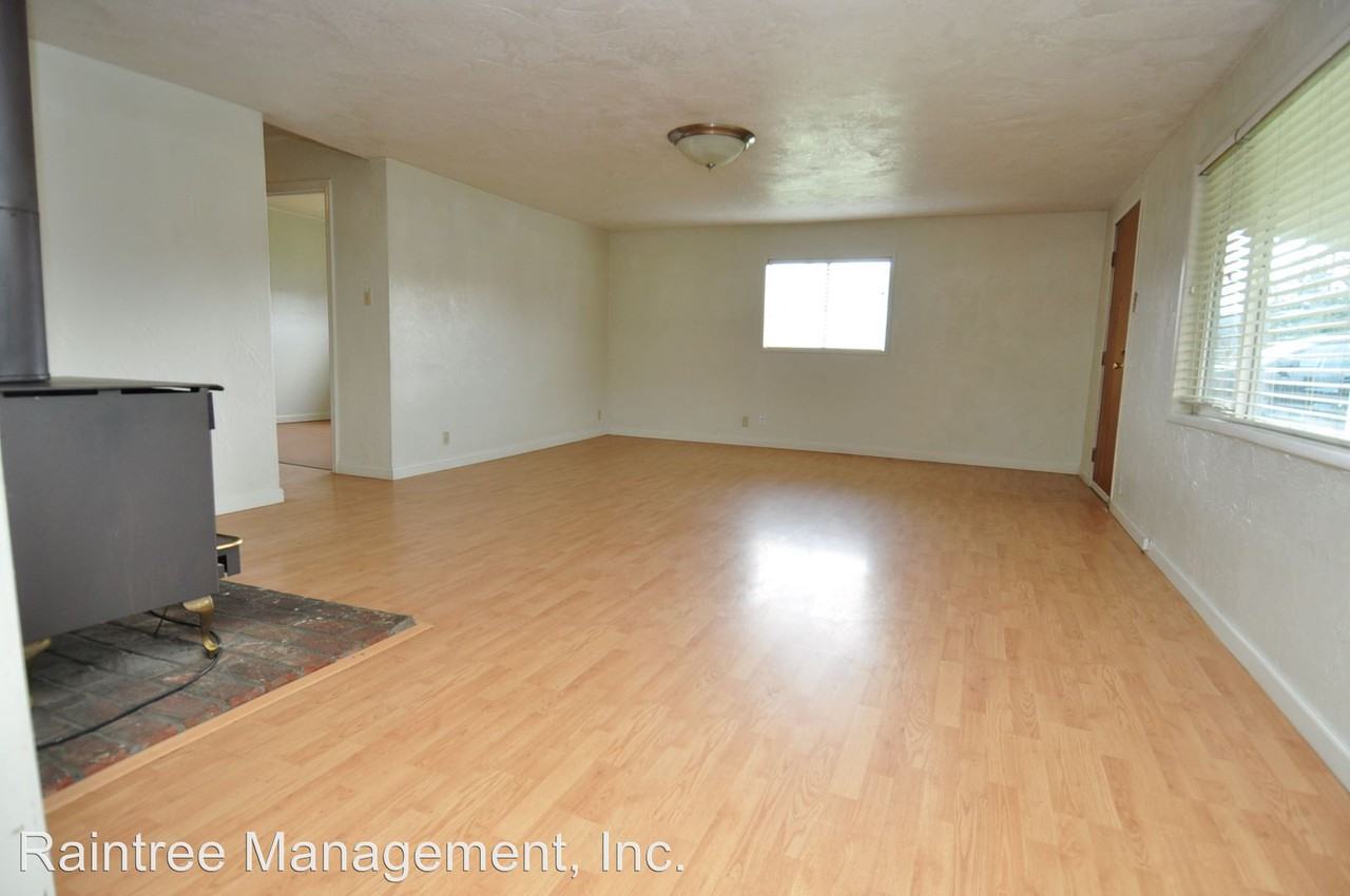 135 SE Neal Ln - Photo 3 of 5