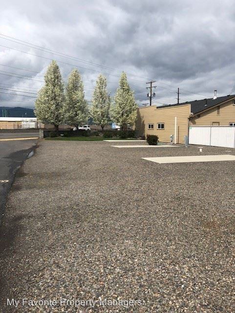 Valley Center Mobile Home Park LLC. 3410 N. Pacific Hwy. - Photo 3 of 9