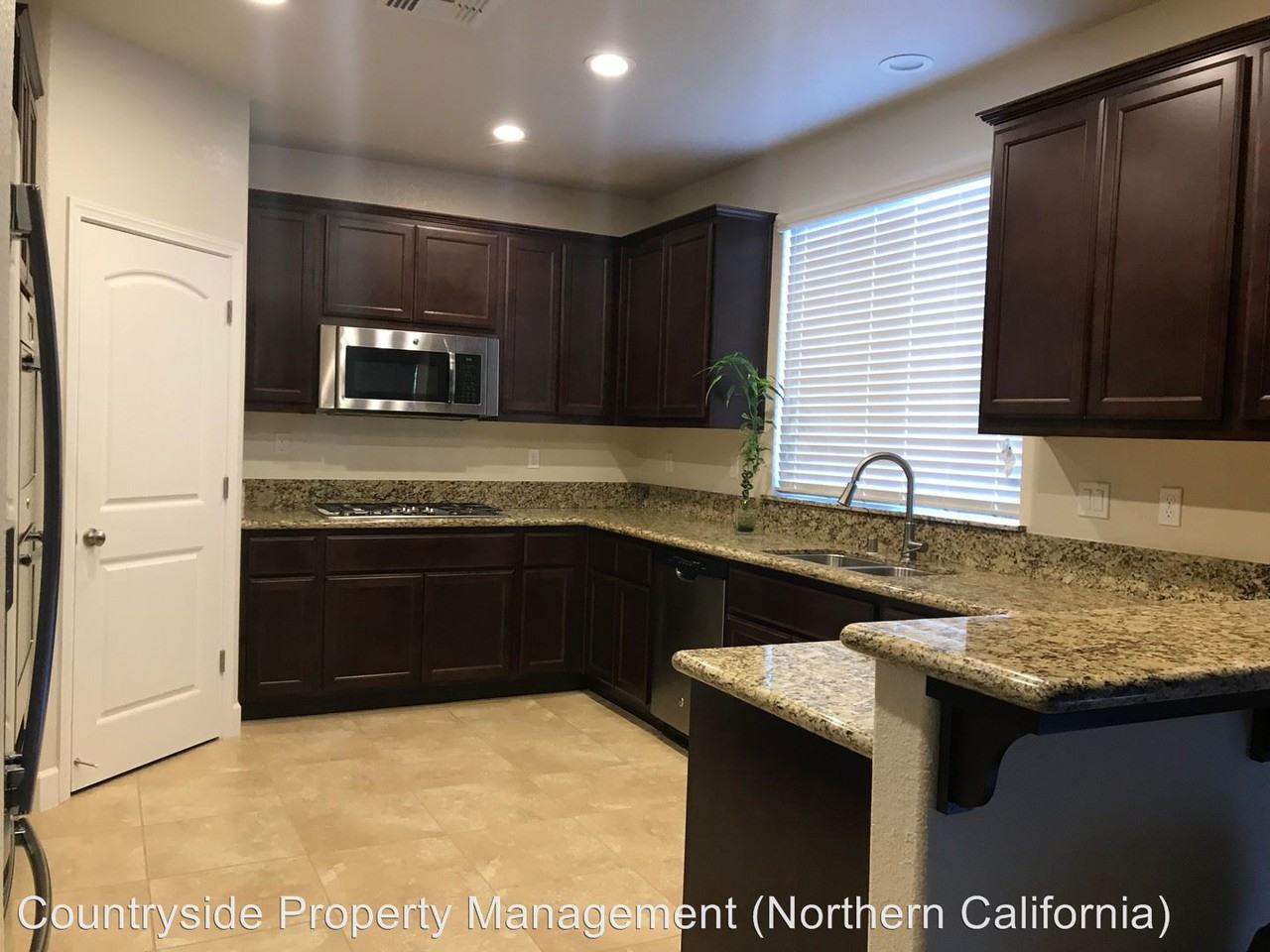 1720 Thomas St - Photo 3 of 6