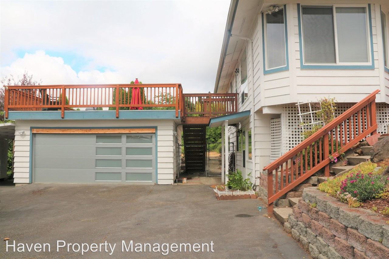 201 Thomas Ave SW - Photo 3 of 20