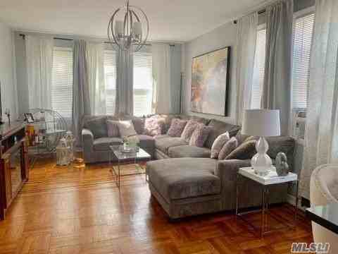 2724 Matthews Ave - Photo 3 of 6