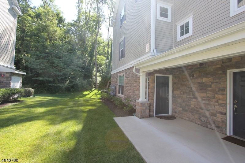 401 Waterview Ct - Photo 2 of 25