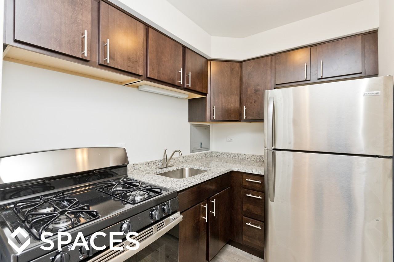 6211 N Kenmore Ave - Photo 2 of 11