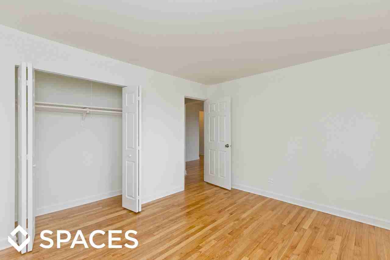 6211 N Kenmore Ave - Photo 3 of 11