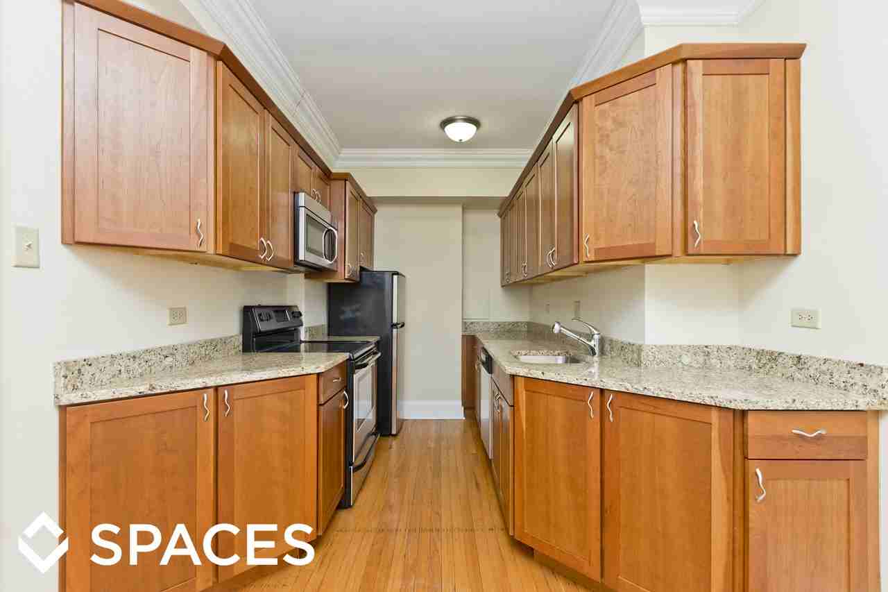 401 W Fullerton Ave #801E