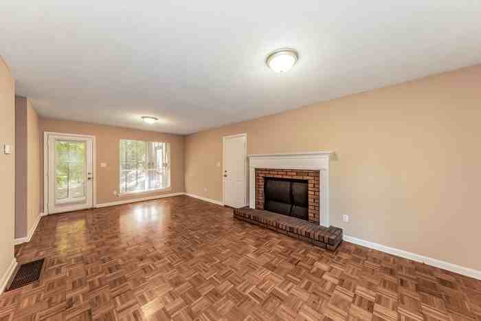 5815 Willow Crest Drive - Photo 2 of 8