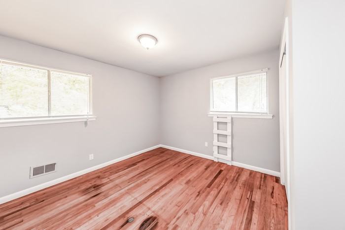 108 20th Avenue Northeast - Photo 2 of 8