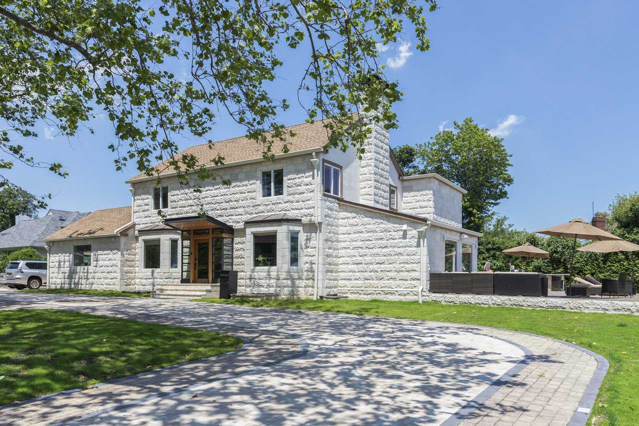 188 Bay Dr - Photo 2 of 21