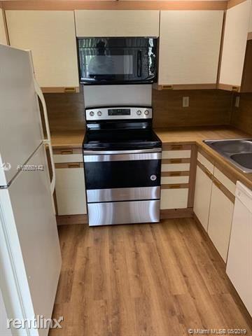 9030 Sw 125 Av - Photo 2 of 10