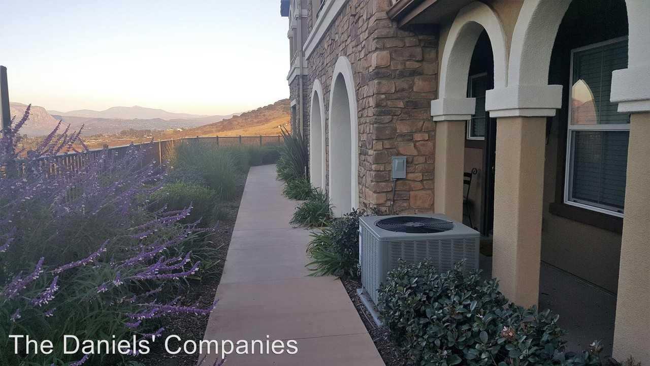 1710 Montilla Dr - Photo 3 of 24